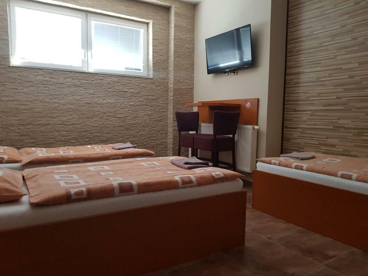 Penzion Hudebka Louny Esterno foto