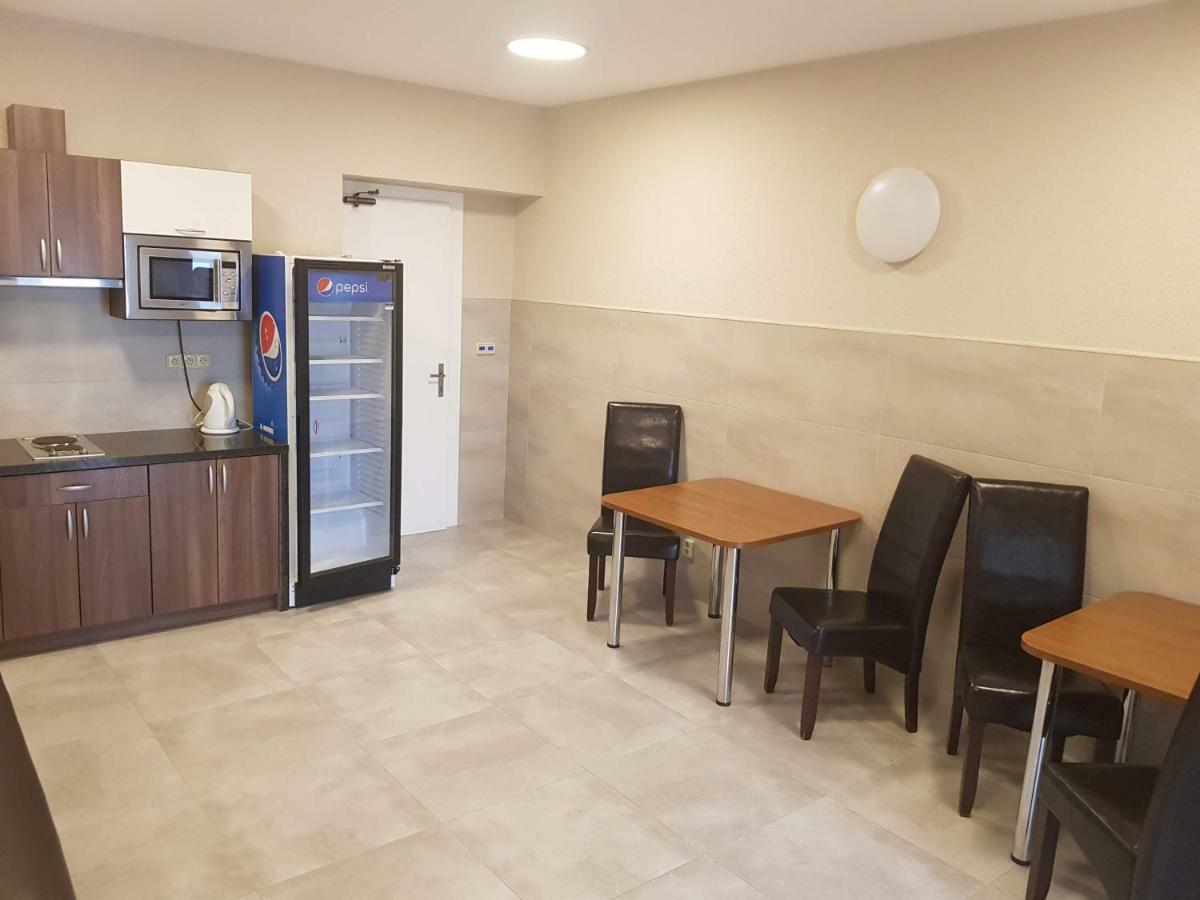Penzion Hudebka Louny Esterno foto